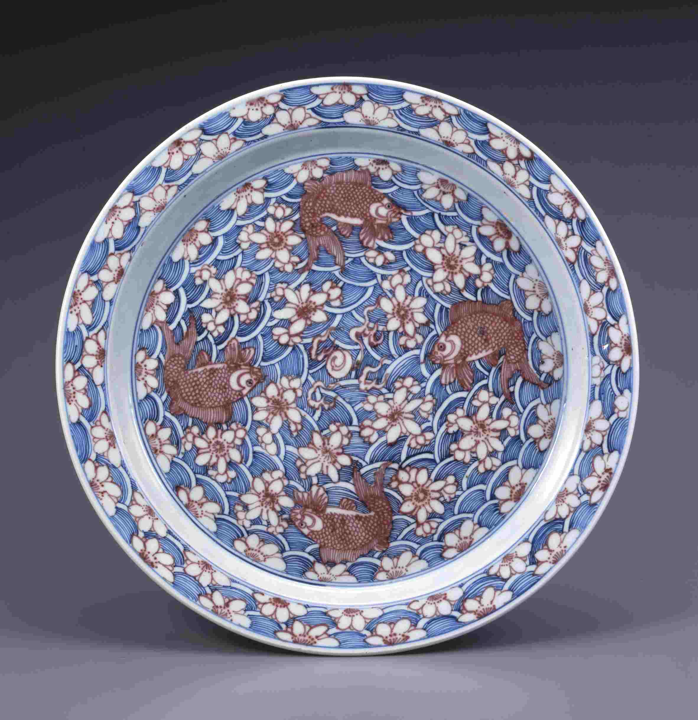 青花釉里红水花鱼纹盘｜日本、东洋的陶瓷制品｜主要藏品｜冈田