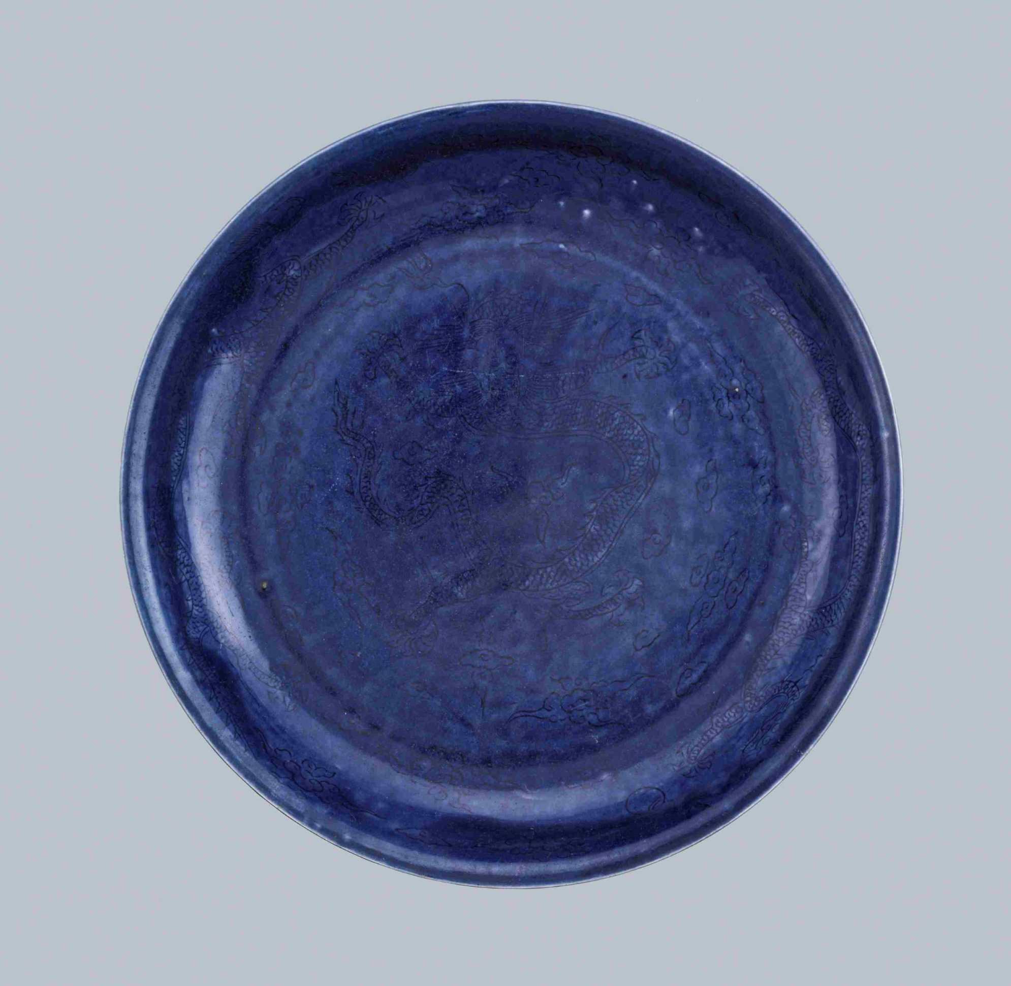 中国古美術・珍蔵收・藍釉青花龍図陶磁器皿・青花瓷器・陶芸・純手絵・文房置物 中国古美術・珍蔵收・藍釉青花龍図陶磁器皿・青花瓷器・陶芸・純